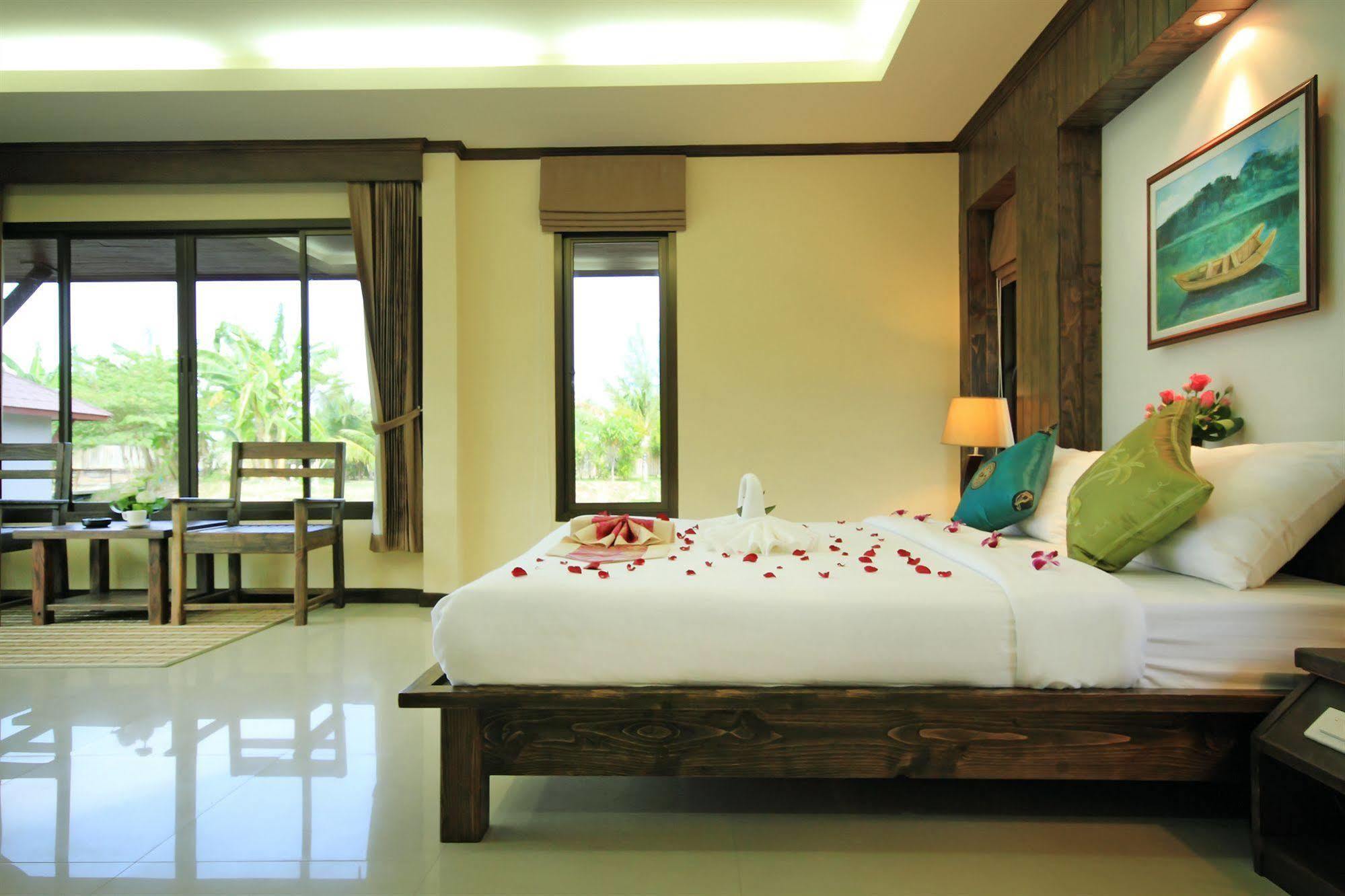 The Villa Laemhin Lagoon Resort Phuket Bagian luar foto