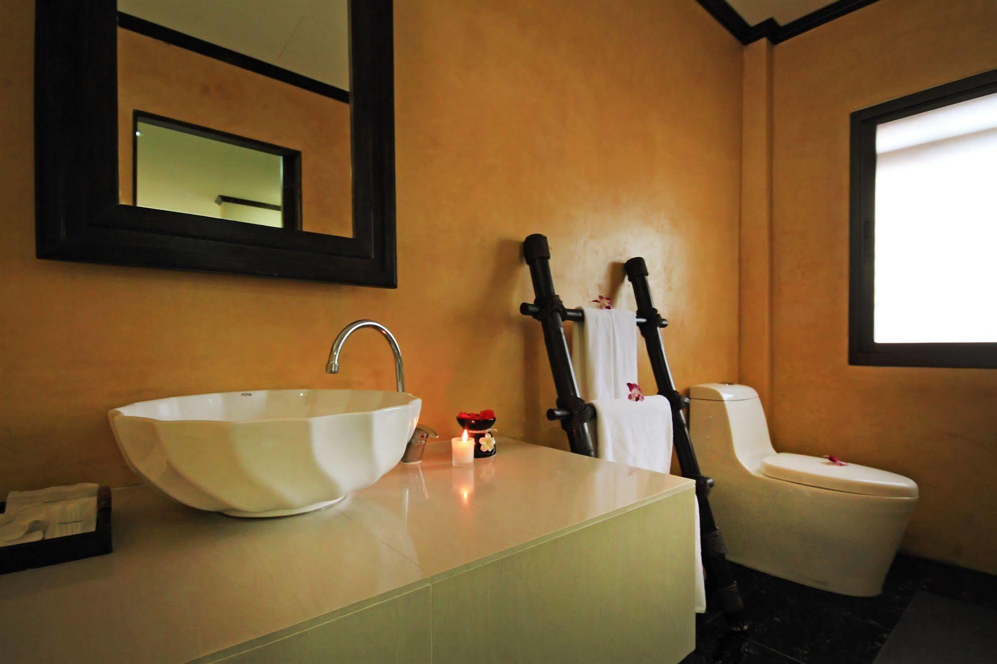 The Villa Laemhin Lagoon Resort Phuket Bagian luar foto